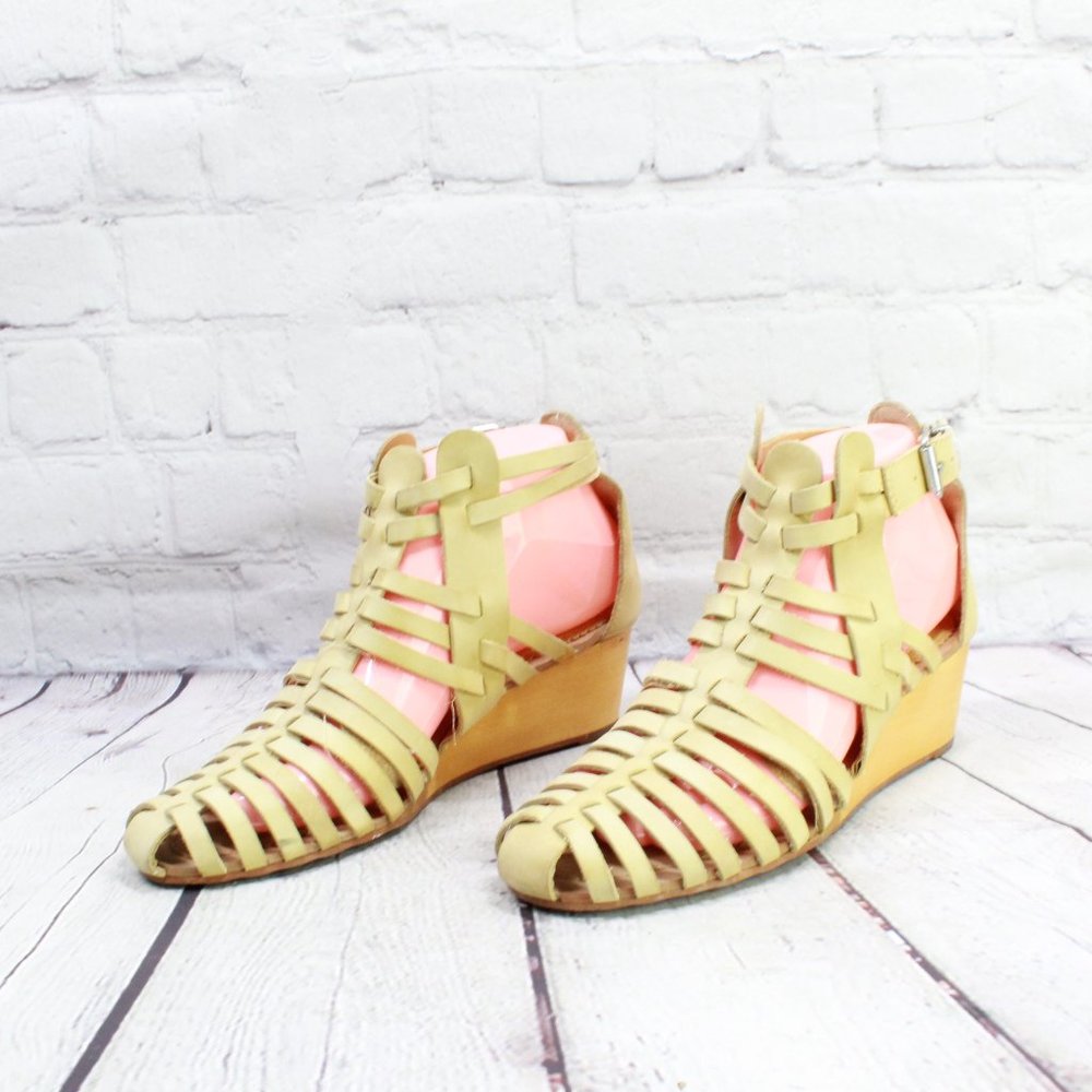 Latigo Smile Yellow Leather Cage Casual Huarache Wedge Sandal Size 7 M - Picture 1 of 9
